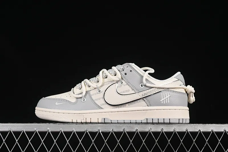 All categories Nk SB Dunk Series Nk SB Dunk Low High-end customized low-top sneakers Nike SB Dunk Low UN series Strap subtitles white hook Anniversary high-end customized low-top casual sneakers DM6868-079